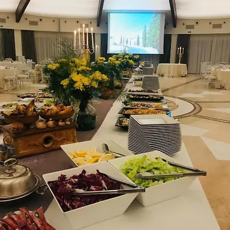 Sunshine Club Centro Benessere 호텔 4*