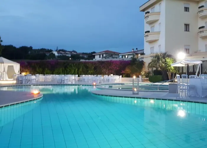 Sunshine Club Centro Benessere מלון ריקאדי